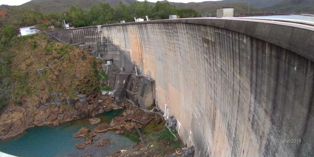 Barrage en site montagneux